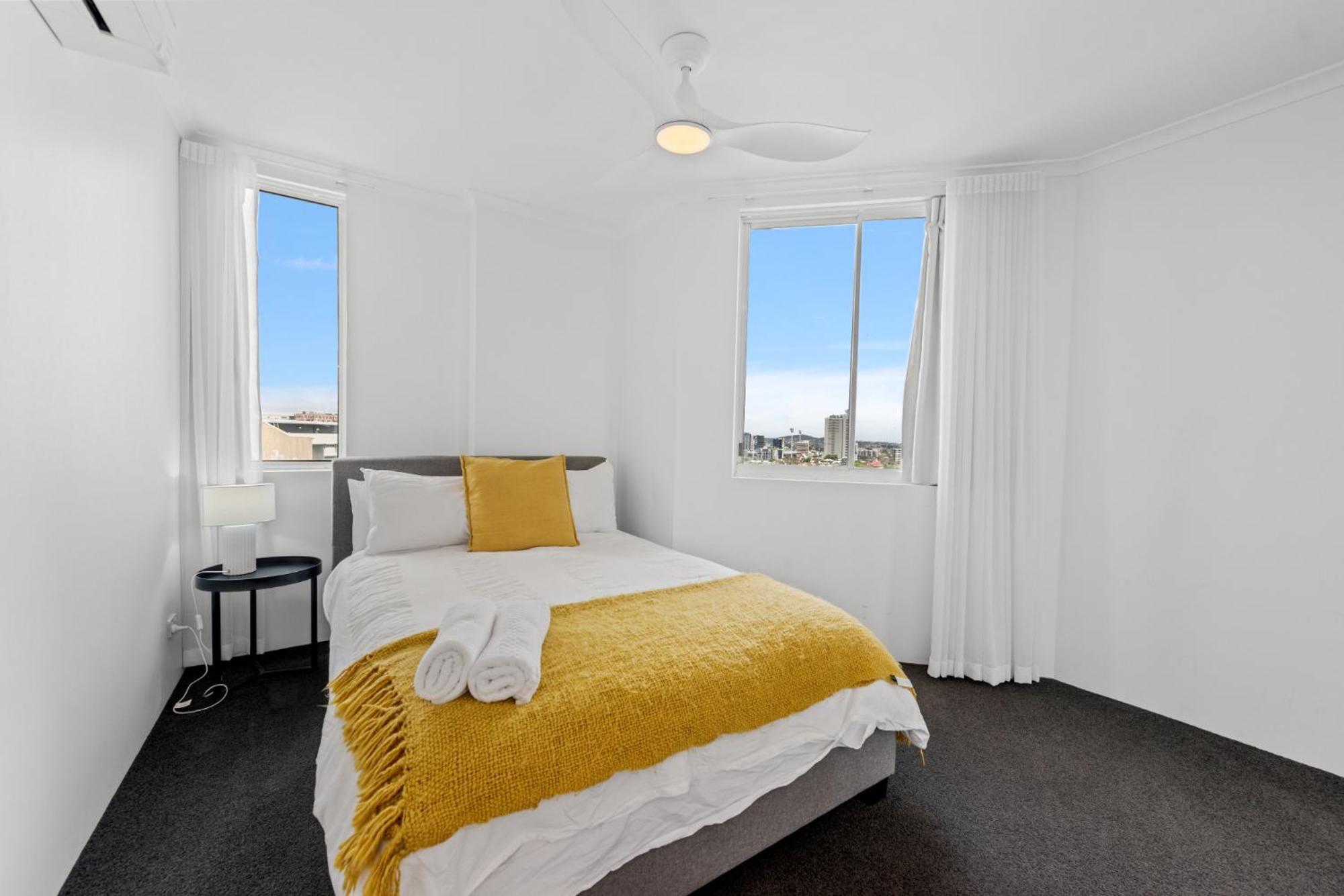 Lavish 3-Bed With Wraparound Balcony And Pool Brisbane Exterior foto