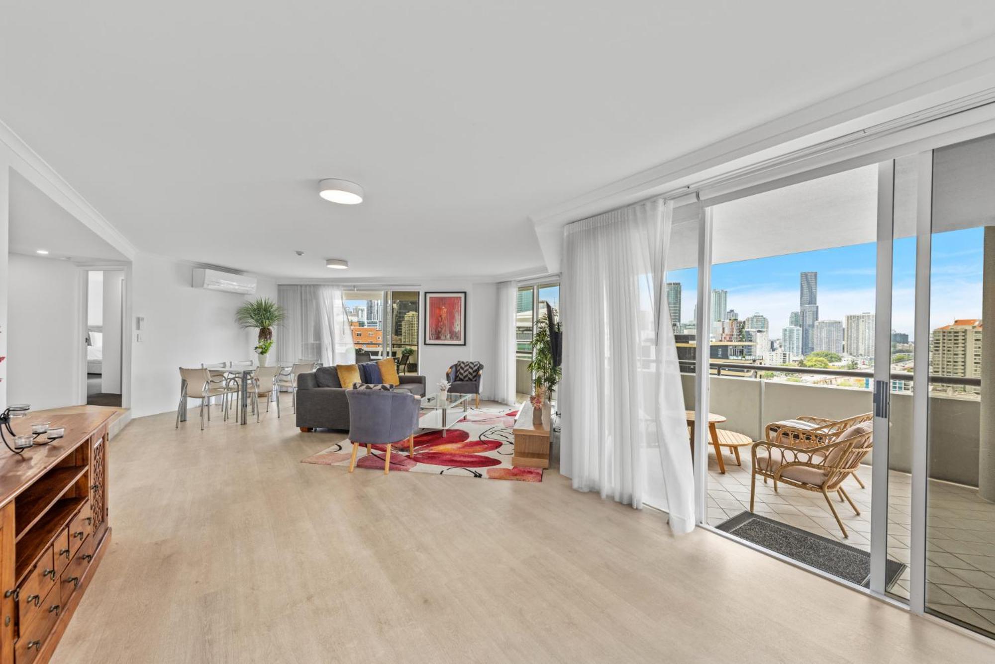 Lavish 3-Bed With Wraparound Balcony And Pool Brisbane Exterior foto