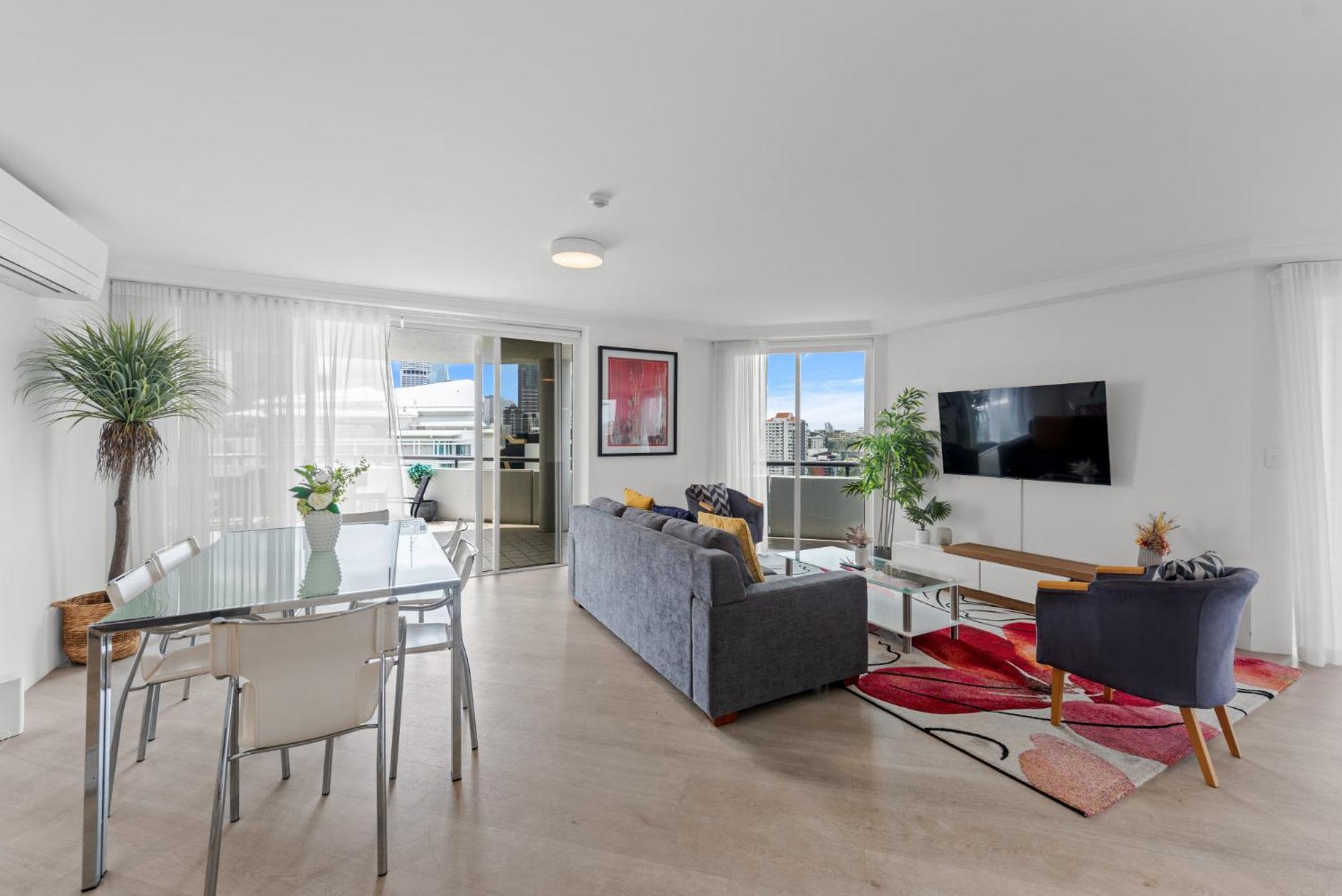 Lavish 3-Bed With Wraparound Balcony And Pool Brisbane Exterior foto