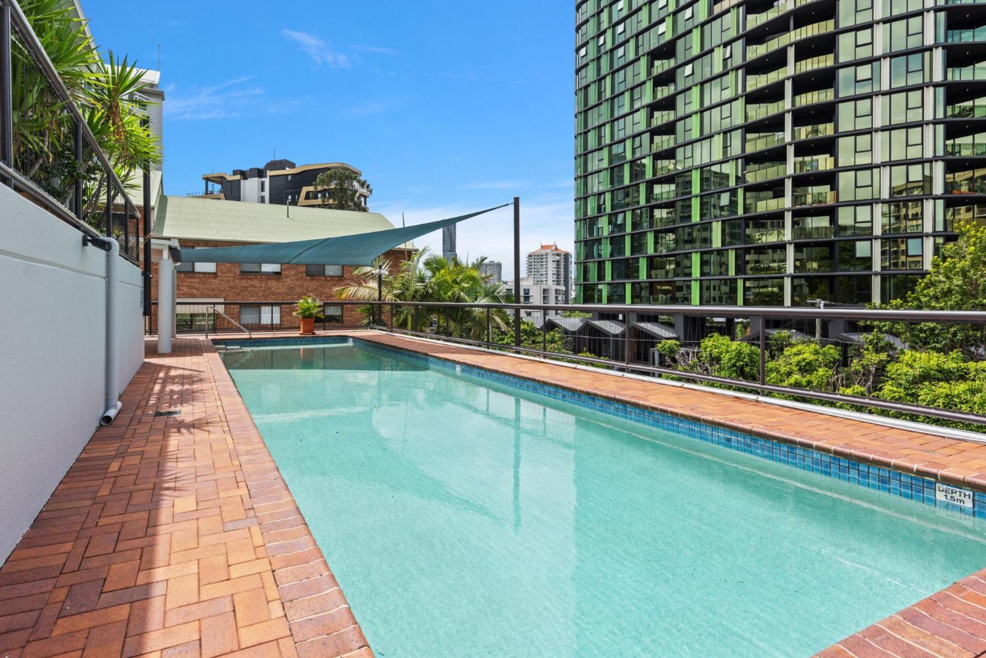Lavish 3-Bed With Wraparound Balcony And Pool Brisbane Exterior foto